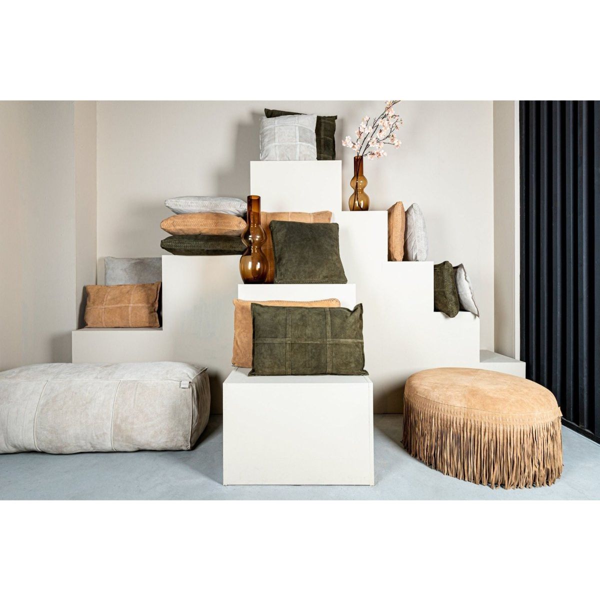 Kissen - Cobie 45.0 x 8.0 x 45.0 cm Grau 1 von PTMD - Esszett Luxury | Stilvolles Wohnen mit Charakter