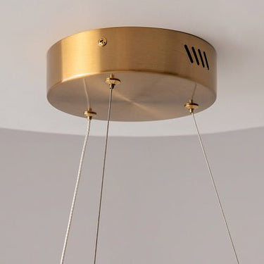 Pendelleuchte Messingfarbenes Edelstahl Acryl - Elemente Ringförmiges Design – Saturno | Maytoni - Esszett Luxury | Stilvolles Wohnen mit Charakter