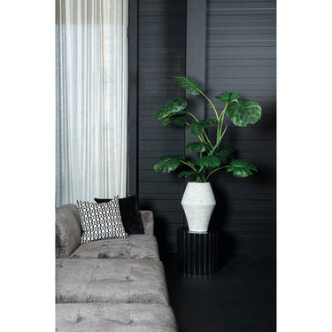 Kunstpflanze - Monstera in schwarzem Topf von PTMD - Esszett Luxury | Stilvolles Wohnen mit Charakter
