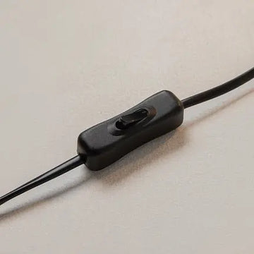 Tischleuchte – Messingfarbene Oberfläche, Metall und Glas, Klassische Form - Kiwi | Maytoni