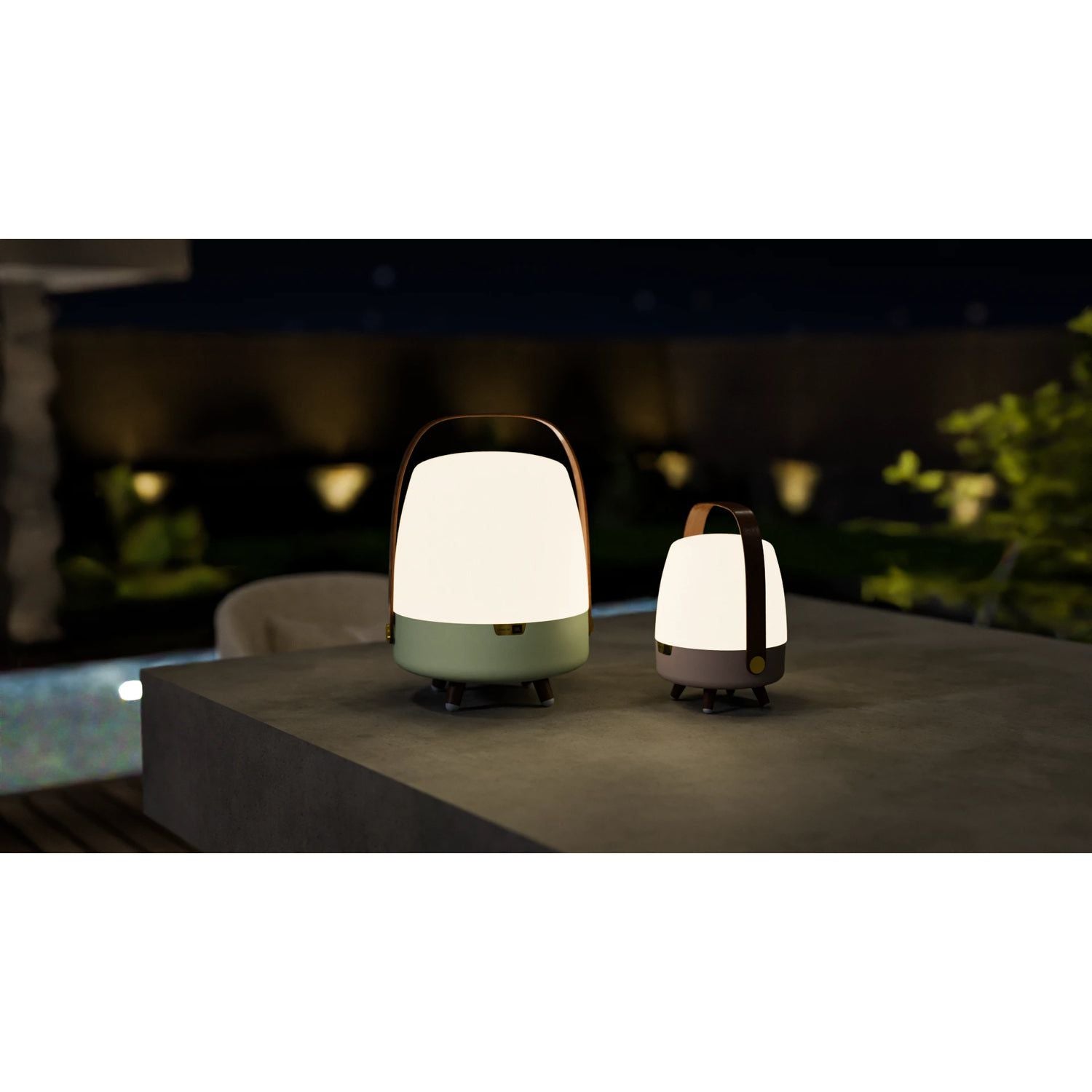 Lautsprecherleuchte aus Polyethylen mit Holzgriff und Messingakzenten - Lite-up Play Mini | Kooduu