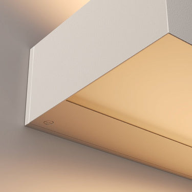 Wandleuchte mit weißem Aluminiumkörper und mattiertem Glasdiffusor – Lot | Maytoni - Esszett Luxury | Stilvolles Wohnen mit Charakter