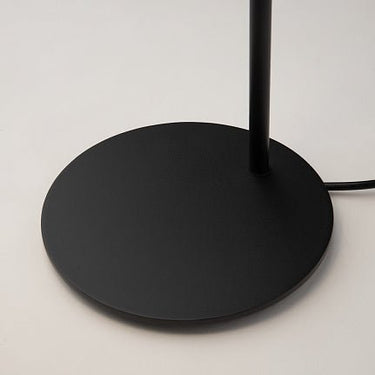 Tischleuchte Minimalistisches Metallgehäuse Acryldiffusor & Schwarzes Finish – Mollis | Maytoni - Esszett Luxury | Stilvolles Wohnen mit Charakter