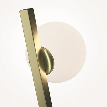 Wandleuchte Gold, Metallrahmen, weißer Glaskörper – Kazimir | Maytoni - Esszett Luxury | Stilvolles Wohnen mit Charakter