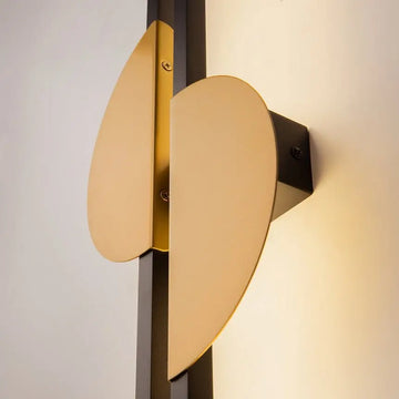 Wall light with black aluminum body, brass half-circle detail and elegant LED design – Skyline | Maytoni