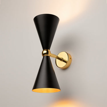 Wandleuchte mit Gold - Finish und schwarzen Metallschirmen – Vesper | Maytoni - Esszett Luxury | Stilvolles Wohnen mit Charakter