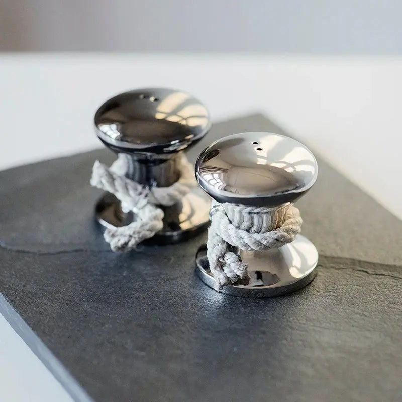 Salt & Pepper Shaker aus Edelstahl maritimes Poller-Design Tau-Element – Hamburger Streuer | Philippi