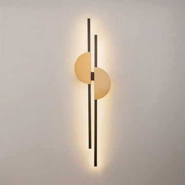 Wall light with black aluminum body, brass half-circle detail and elegant LED design – Skyline | Maytoni