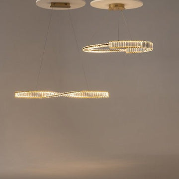 Pendelleuchte mit Messing - Finish und asymmetrischer Kristalldekoration im luxuriösen Design – Krone | Maytoni - Esszett Luxury | Stilvolles Wohnen mit Charakter