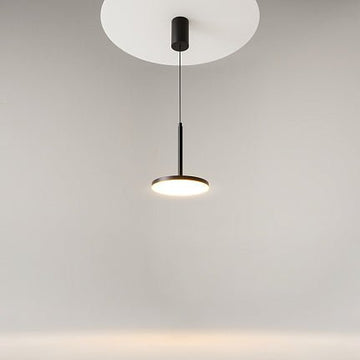 Pendelleuchte Schwarzes Aluminiumgehäuse mit mattweißem Acryl - Diffusor, integrierter LED und modernem Design – Arc | Maytoni - Esszett Luxury | Stilvolles Wohnen mit Charakter