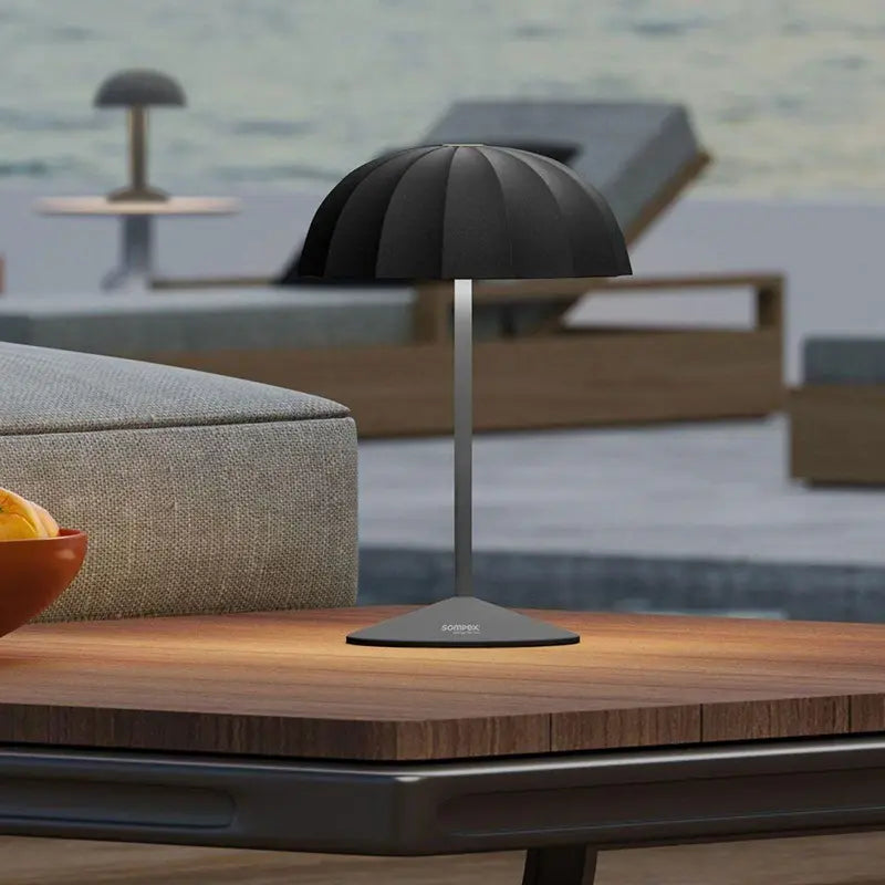 Tischleuchte mit Aluminiumgehäuse elegantem Formfaktor & integrierter LED-Technik – OMBRELLINO | Sompex