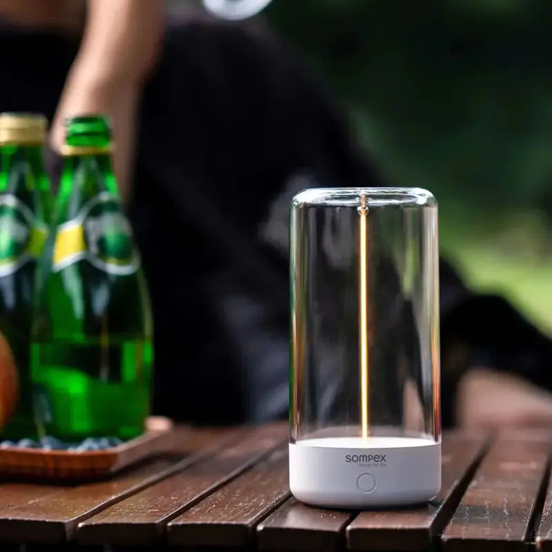 Tischleuchte mit schwebendem Filament-Design magnetischem Leuchteffekt & USB-C-Ladung – PULSE | Sompex