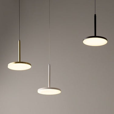 Pendelleuchte Schwarzes Aluminiumgehäuse mit mattweißem Acryl - Diffusor, integrierter LED und modernem Design – Arc | Maytoni - Esszett Luxury | Stilvolles Wohnen mit Charakter