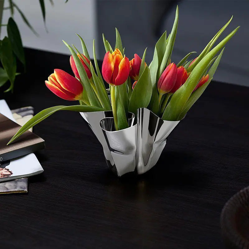 Vase & Windlicht handgefalteter Edelstahl, einzigartiges Faltendesign – Margeaux | Philippi