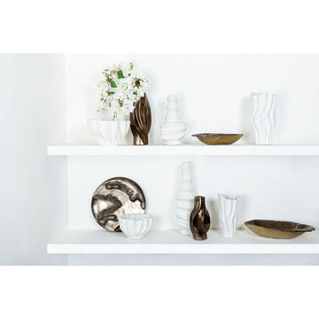 Aluminum wall decor with a three-dimensional structure, shiny silver look and modern design impact – Yce | PTMD