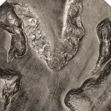 Aluminum wall decor with a three-dimensional structure, shiny silver look and modern design impact – Yce | PTMD