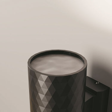 Wandleuchte mit schwarzem Aluminiumgehäuse und versiegeltem Sicherheitsglas – Bowery | Maytoni - Esszett Luxury | Stilvolles Wohnen mit Charakter