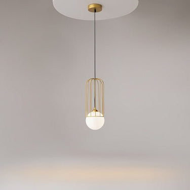 Pendelleuchte mit goldfarbener Metallbasis und Kristallkugeln im luxuriösen Design – Brooklyn | Maytoni - Esszett Luxury | Stilvolles Wohnen mit Charakter