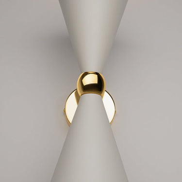Wandleuchte mit weißer und goldener Oberfläche und drehbaren kegelförmigen Schirmen – Vesper | Maytoni - Esszett Luxury | Stilvolles Wohnen mit Charakter