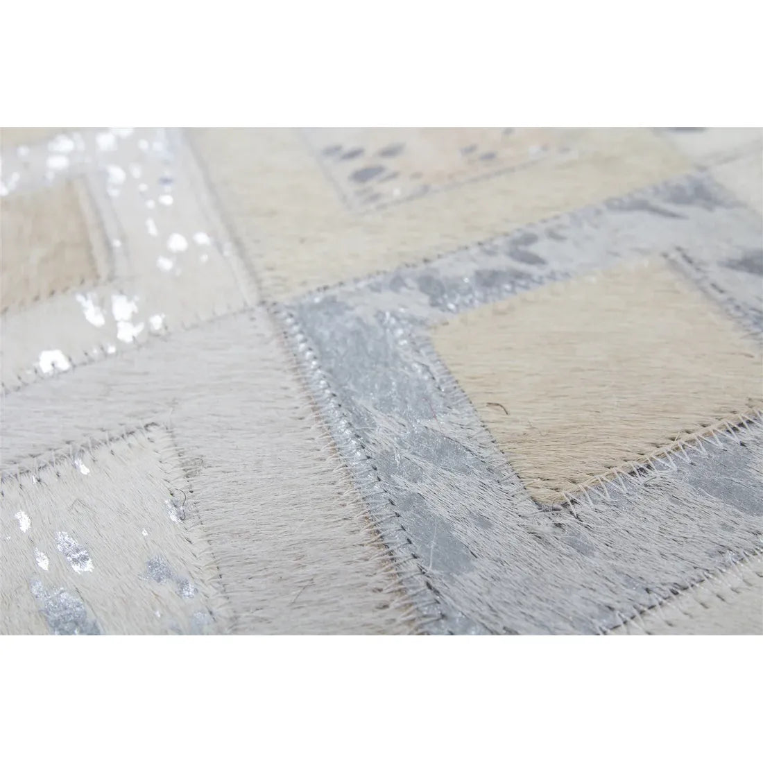 Lederteppich – Echtes Leder, Silberne Applikationen, Geometrisches Muster, 160 x 230 cm - Spark 110 | Kayoom