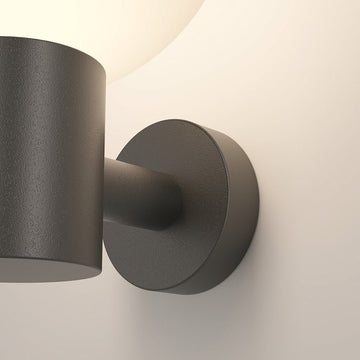 Außenwandleuchte mit weißer Glaskugel – Bold | Maytoni - Esszett Luxury | Stilvolles Wohnen mit Charakter