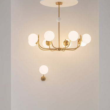 Wandleuchte mit Messing - Finish und weißem Opalglas - Schirm – Rendez - vous | Maytoni - Esszett Luxury | Stilvolles Wohnen mit Charakter