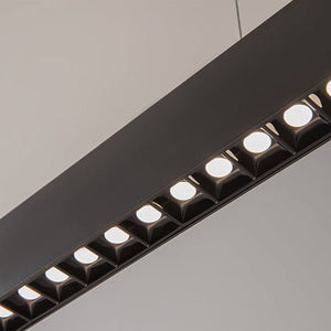 Pendelleuchte Schwarzes Aluminiumgehäuse mit mattiertem Polycarbonat - Diffusor, integrierter LED und modernem Design – Arc | Maytoni - Esszett Luxury | Stilvolles Wohnen mit Charakter
