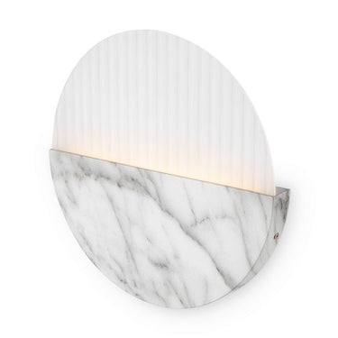 Wandleuchte Marmoroptik - Metall, geriffelter Glaskörper, integrierte 13 W LED 3000 K – Jupiter | Maytoni - Esszett Luxury | Stilvolles Wohnen mit Charakter