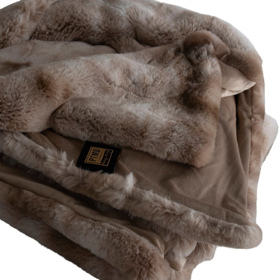 Kuscheldecke - faux fur in Geschenkbox - Esszett Luxury